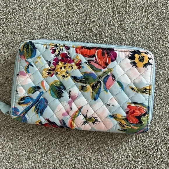 Vera Bradley RFID Deluxe Travel‎ Wallet - Sea Air Floral - Picture 2 of 6